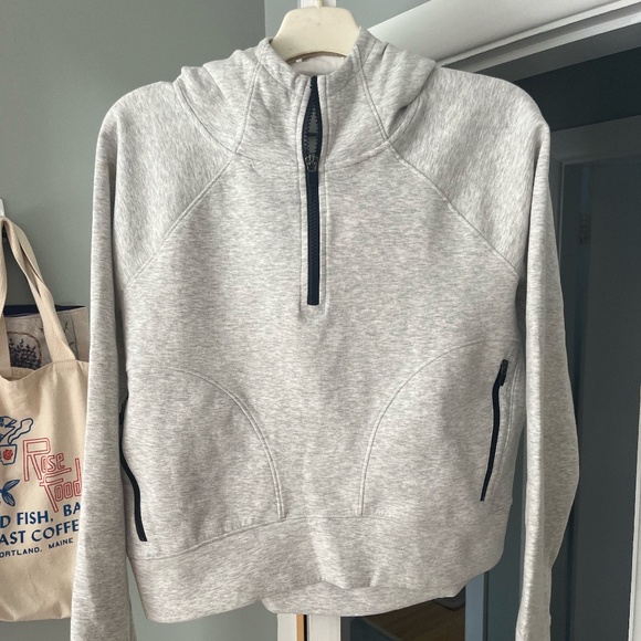 Dick's Sporting Goods Athleisure Women's Gray Hoodie Cropped Size Small - Picture 1 of 6